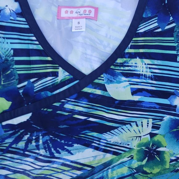 Koi Women's Size S Blue Green Flower V-Neck Shirt - Picture 3 of 7